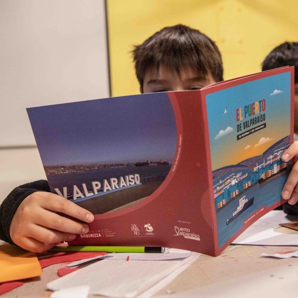 Puerto Valparaíso y Museo Baburizza lanzan guía didáctica para niños sobre la actividad portuaria